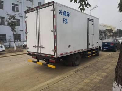 東風多利卡5.2米冷藏車與油罐車產品介紹及廠家報價